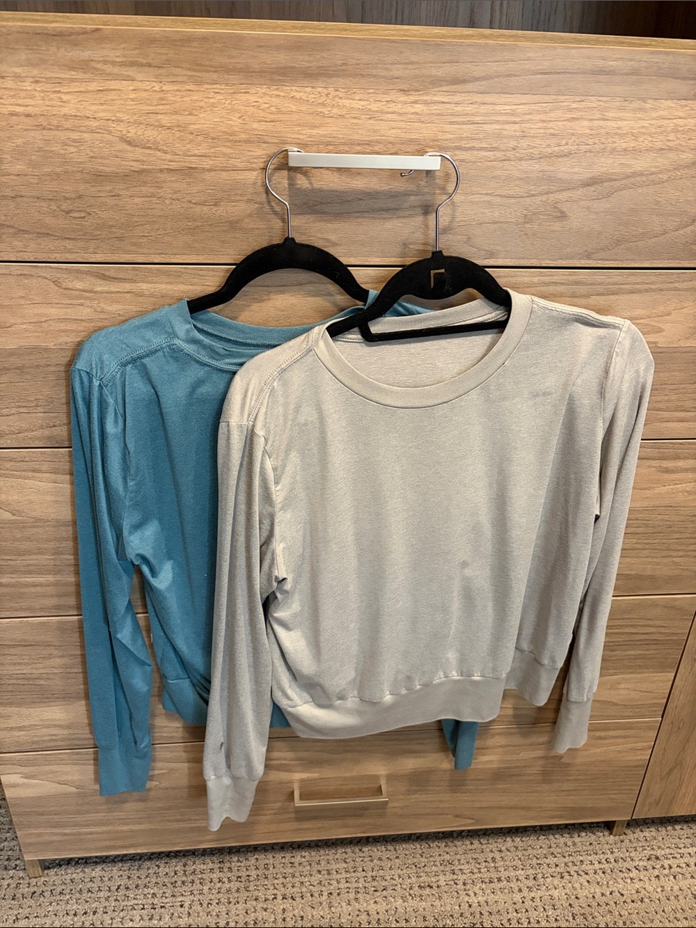 Viuori Women’s Lightweight Crewneck Long Sleeve Tops - Teal and Light Gray
